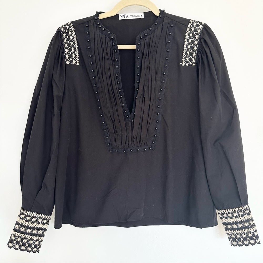 NWOT Zara Beaded Lace Puff Sleeves Top Black and White